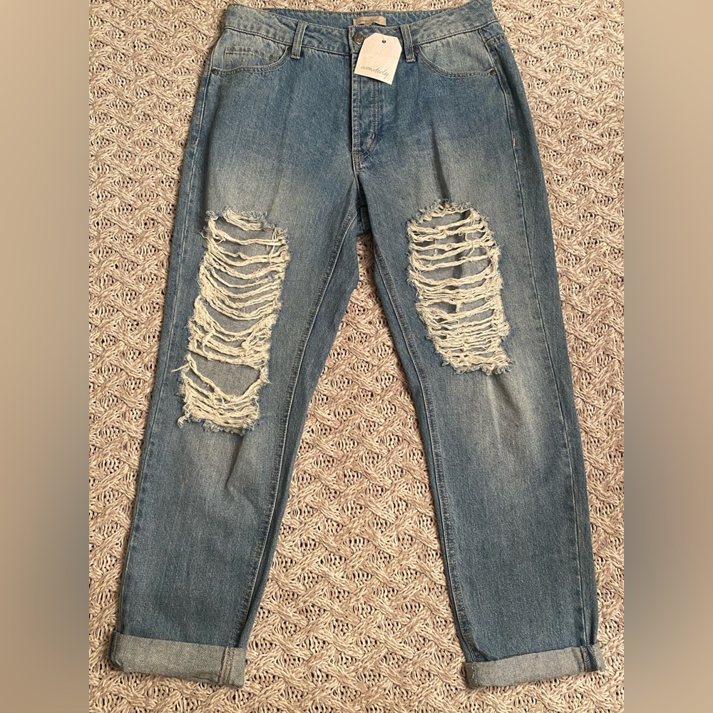 Wonderly ripped out knee denim jeans. NWT size 28